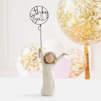 Figurine de fille d'anniversaire par Willow Tree 2