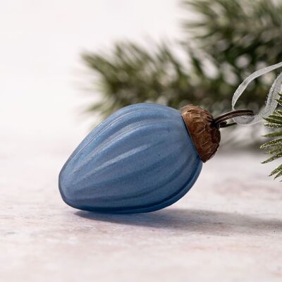 Set mit 6 kleinen 2,5 cm großen Tannenzapfen aus Milchglas in altmarineblauer Weihnachtsdekoration
