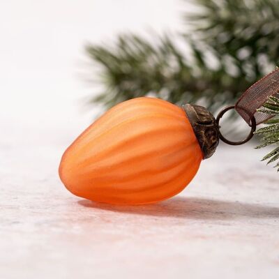 Set mit 6 kleinen 2,5 cm großen, mandarinenfarbenen Weihnachtsdekorationen aus Tannenzapfen