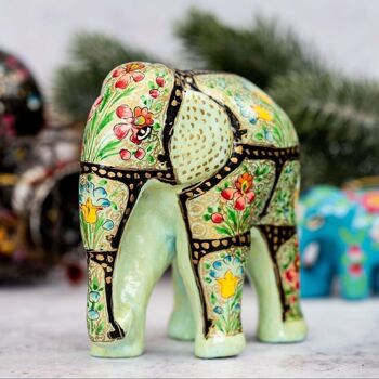 Ornement indien en papier mâché avec 10 éléphants géants 1