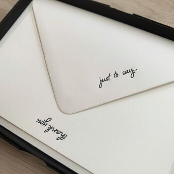 Ensemble de huit cartes de notes imprimées en typographie de luxe avec script « Merci » 2