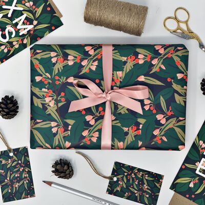 Weihnachtsgrünes DEEP GREEN Geschenkpapier und Anhänger