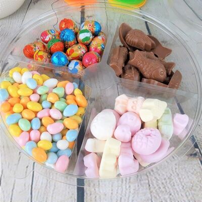 Tablett mit Ostersüßigkeiten und Pralinen - Candy Mix