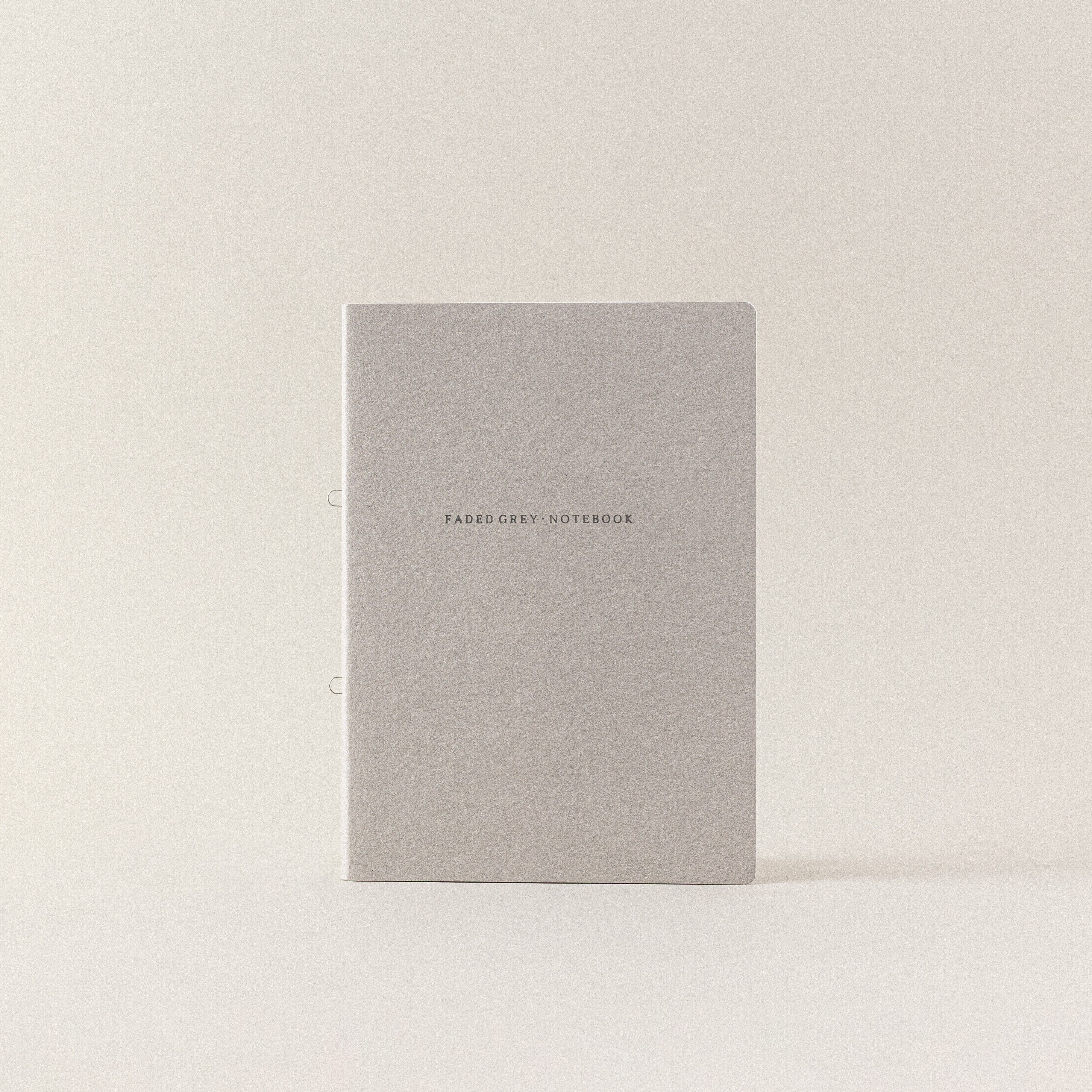 Omega A5 Heftklammern Notizbuch Grau (Glatt)