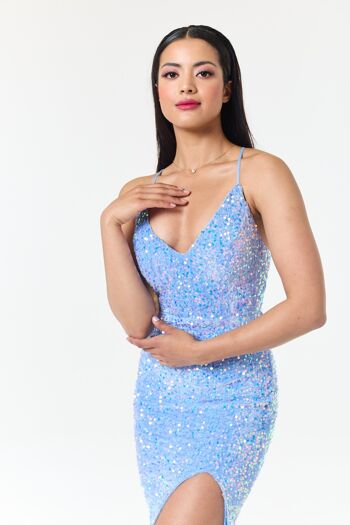 Robe longue bleu ciel à sequins et fente latérale 10