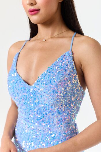 Robe longue bleu ciel à sequins et fente latérale 11