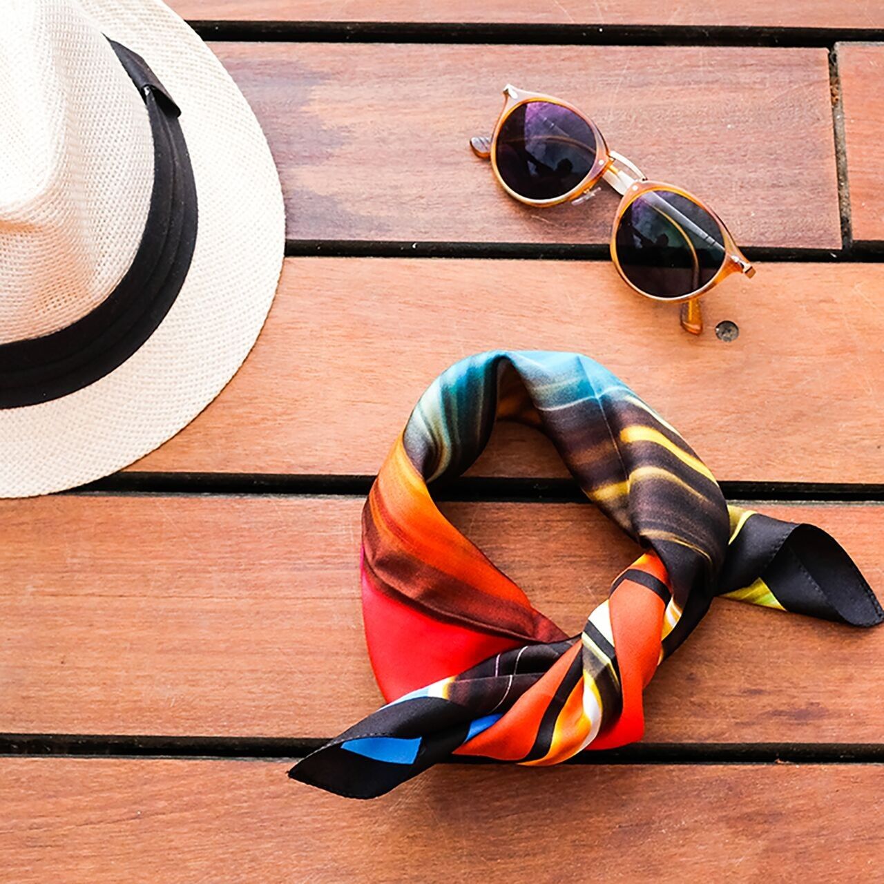 Sciarpa di seta quadrata piccola, bandana, stampa multicolore unica, ricciolo