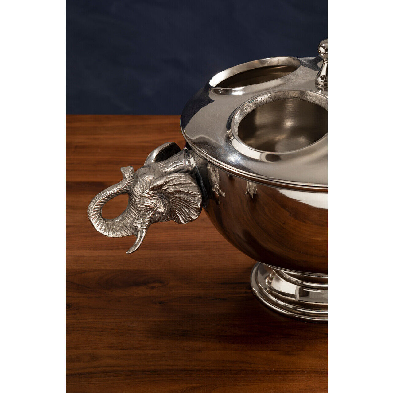 4 Bottles Elephant Wine Cooler with Lid