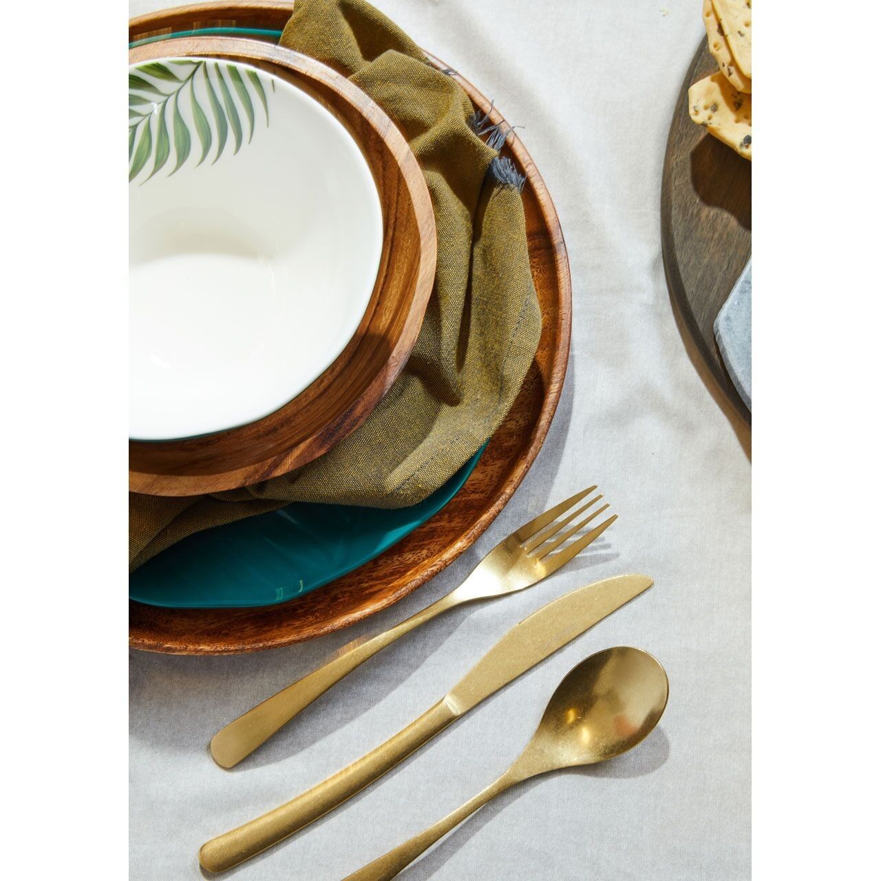 Avie 16-teiliges Besteckset mit gebogenen Griffen