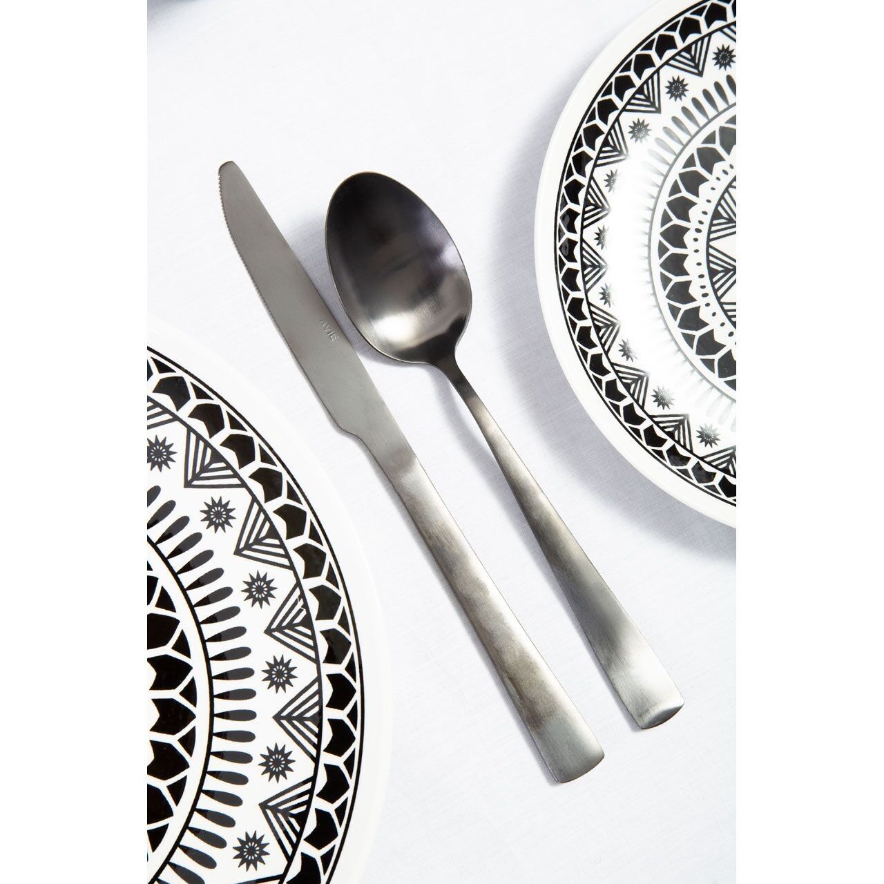 Avie 16pc Onyx Cutlery Set