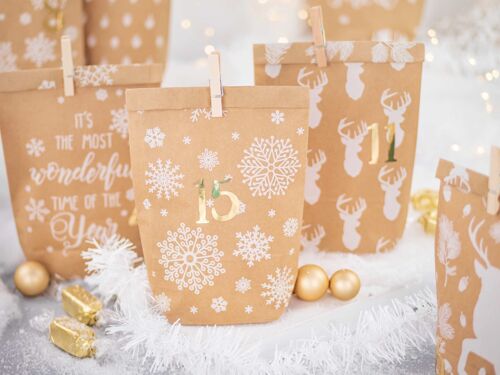 DIY Adventskalender zum Befüllen - 24 bedruckte Geschenktüten und 24 Zahlenaufkleber und Klammern - Motiv Cozy Winter weiß - zum Basteln und Verschenken - Weihnachten