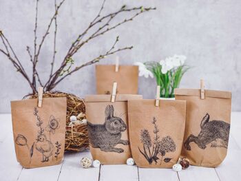 12 sachets imprimés pour Pâques avec lapins, fleurs et poussins - idée cadeau idéale ou décoration de Pâques - avec pinces en bois | Panier de Pâques pour l'artisanat et les cadeaux 2