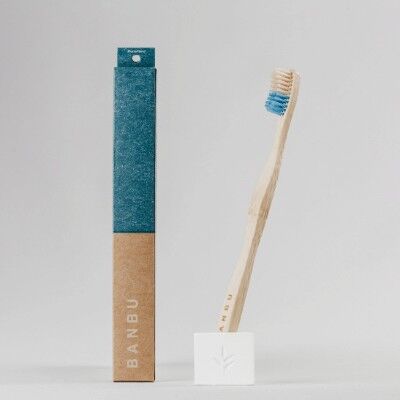 Adult toothbrush - Hard blue adult toothbrush