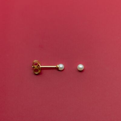 pearl studs - gold