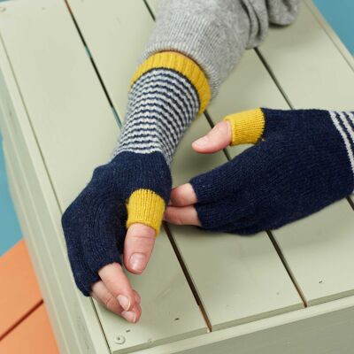 Damen-Handschuhe und Pulswärmer aus Lammwolle. FINGERLOSE HANDSCHUHE – Marineblau und Elektro