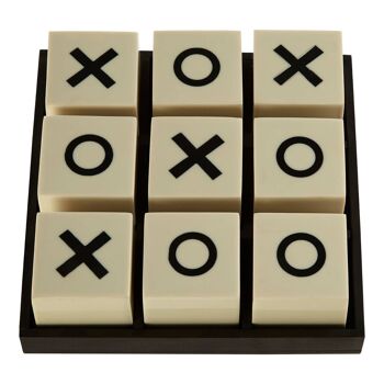 Churchill White Noughts and Crosses Game 4
