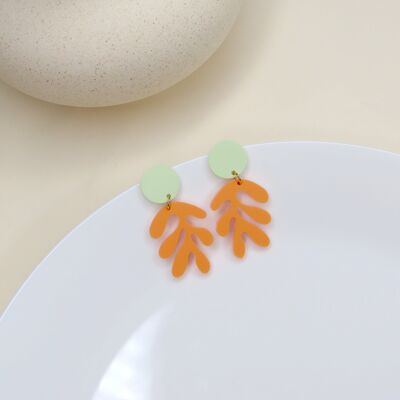 Matisse Florale Ohrringe aus Acryl in peach