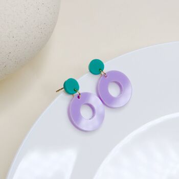 Clous d'oreilles cercle colorblock en turquoise foncé et lilas 3