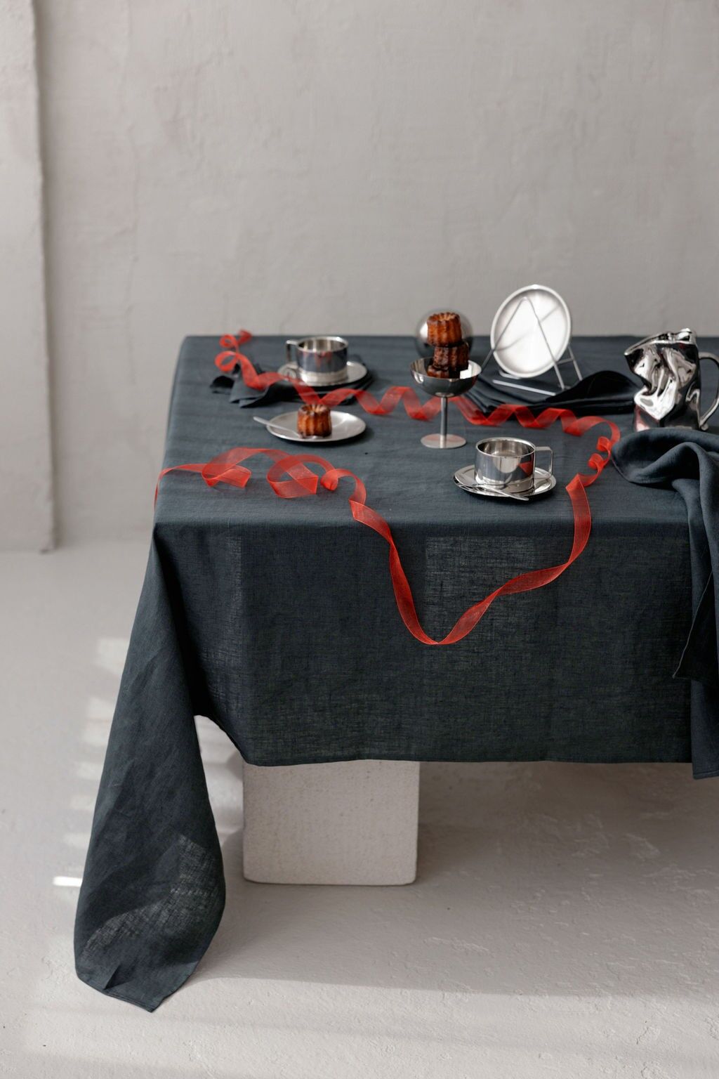 Leinentischdecke Waldgrün (330x145 cm)