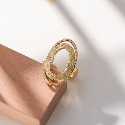Oval adjustable golden ring
