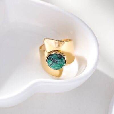 Adjustable golden ring with green stone