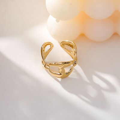 Verstellbarer goldener Ring mit großen Gliedern