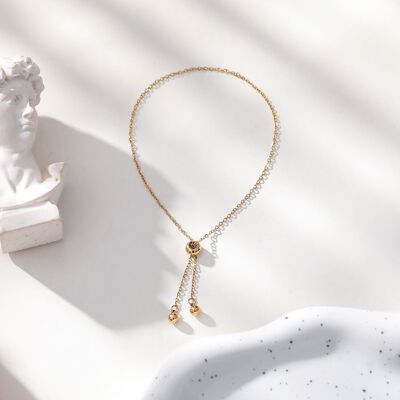 Simple golden chain bracelet with adjustable clasp