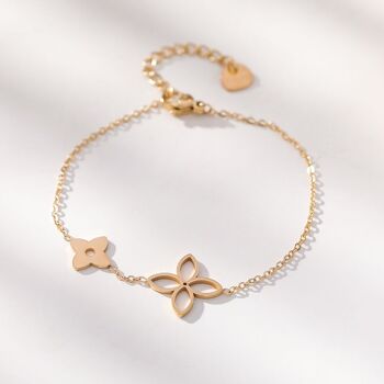 Bracelet chaîne avec fleurs 2