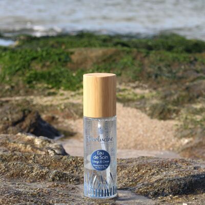 Agua de tratamiento facial y corporal.