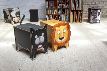 Tabouret à quatre pieds - lion en bois 4