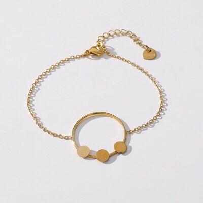 Golden chain bracelet with circle
