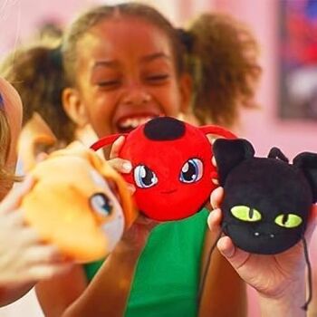 Miraculous Ladybug - Miraball surprise 4-1, jouet pour enfants avec boule en métal à collectionner, peluche Kwami, autocollants pailletés et ruban blanc (Zag Play-Wyncor) - Réf : M14025 4