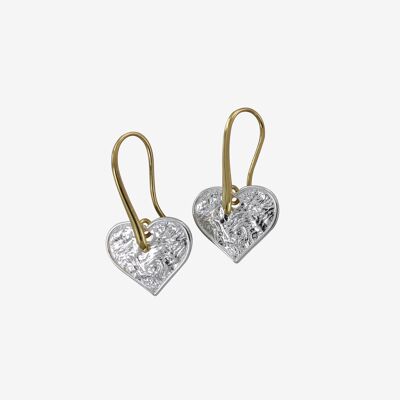 Hermosos aretes colgantes de corazón