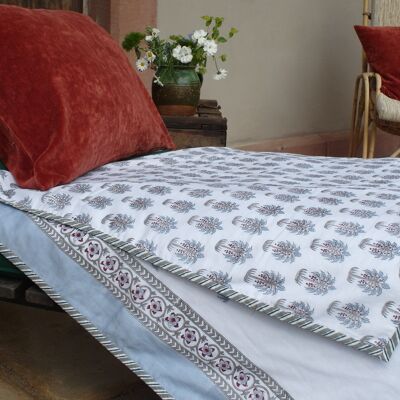 Light quilt with colored block print printed on both sides in 100% cotton