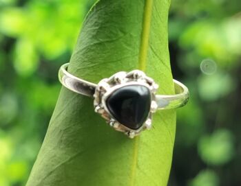 Bague faite à la main en argent sterling 925 avec onyx noir naturel et coupe trillion 4