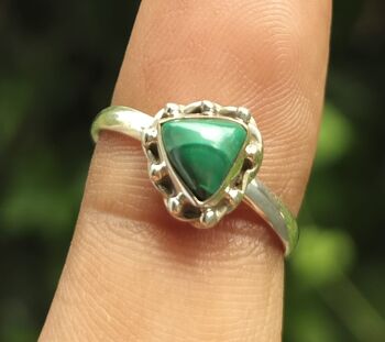 Bague faite à la main en argent 925 et malachite véritable coupe trillion 5