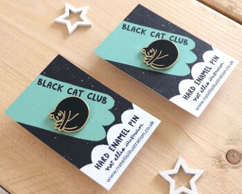 Black Cat Club - Chat recroquevillé - Broche en émail de luxe 4