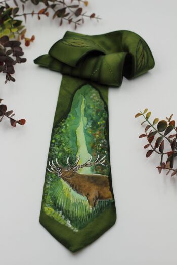Cravate en soie peinte à la main sur le thème de la chasse 3 - dans une boîte cadeau