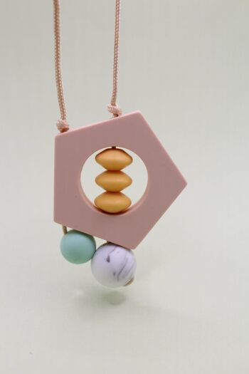 Collier avec pendentif Pentagone en silicone rose blush « Penny » - Soleil doré, menthe et marbre 8