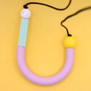 Collier en forme de U asymétrique en silicone 'Jazzy' - Adapté aux bébés | Sans BPA