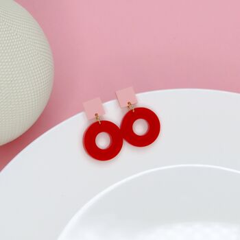Boucles d'oreilles à clous cercle carré en rose et rouge 1