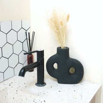 Vase Noir Petit vase décoratif coulé à la main en argile pour fleurs séchées ou fleurs coupées LEMBAH 3