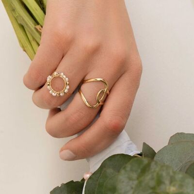 Keira ring - intersecting shapes