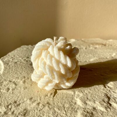 Yarn knot candle
