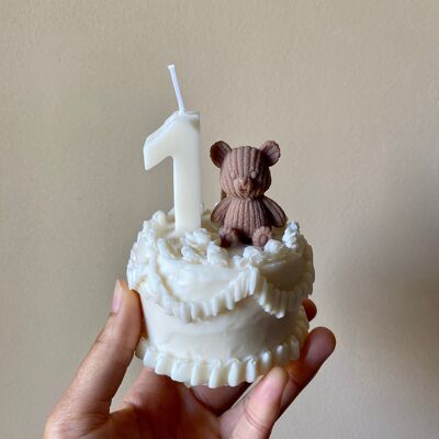 Candela di compleanno della torta dell'orsacchiotto