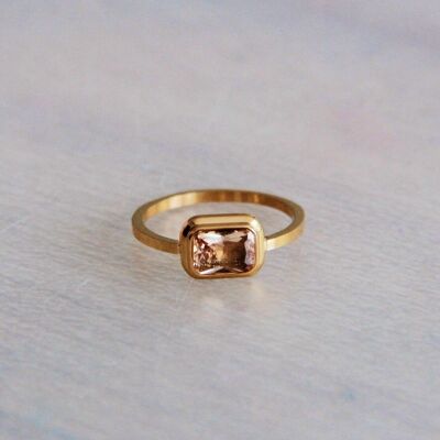 Stainless steel ring with elongated peach stone - gold