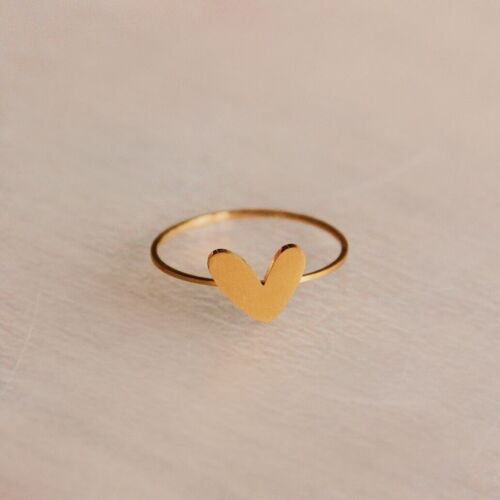 Stainless steel minimalist ring with heart - gold