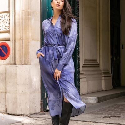 Long flowing shirt-style dress, belted with invisible pockets