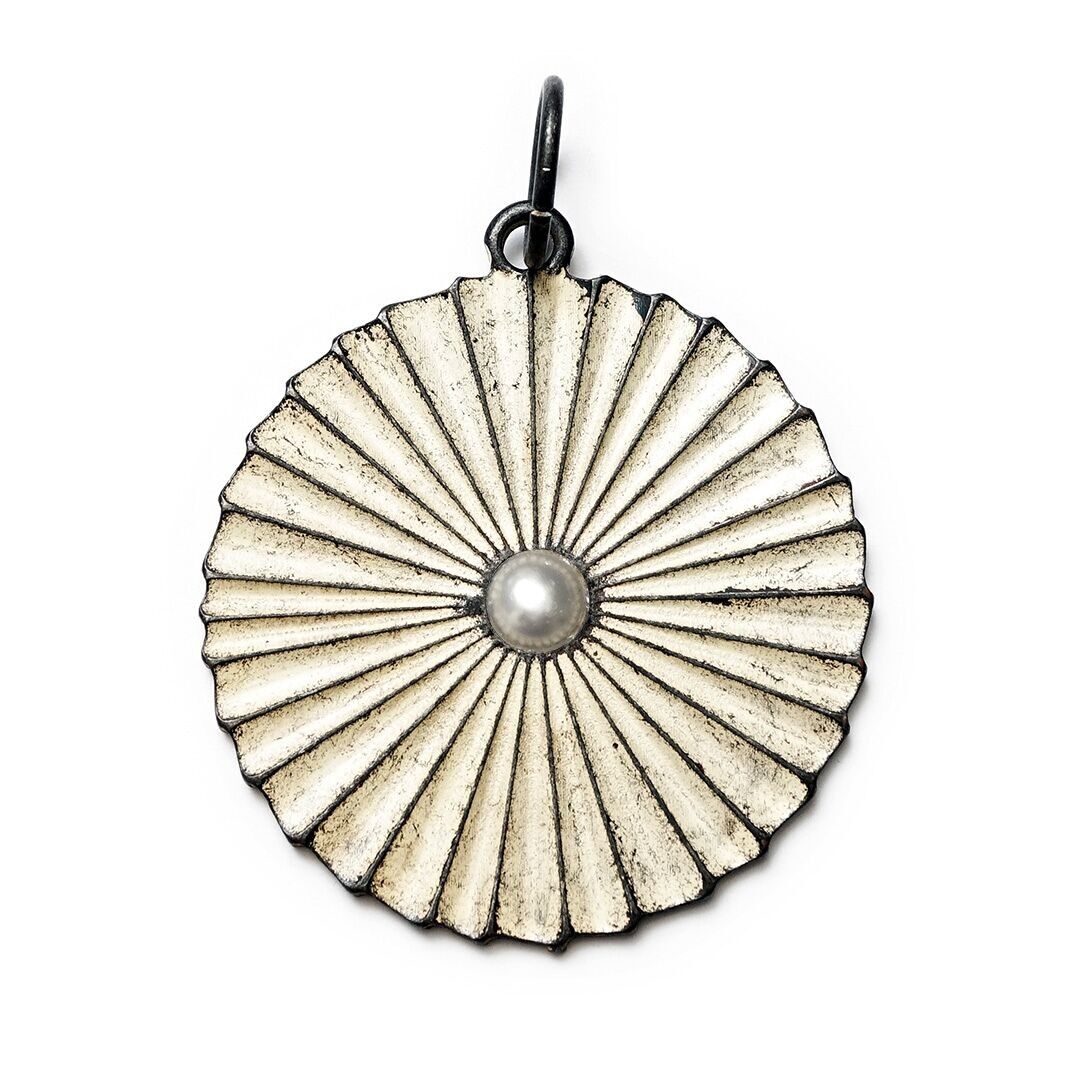 Lucky Sahara, Amuleto L