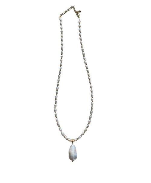 All pearl pendant necklace